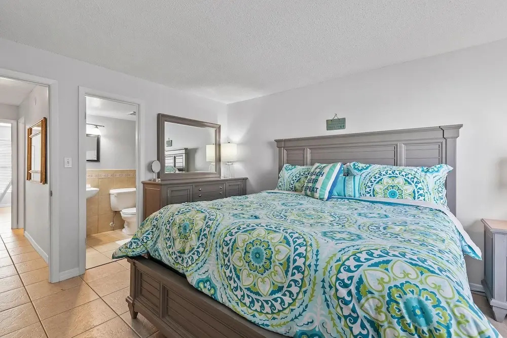 Colony Beach Club 120