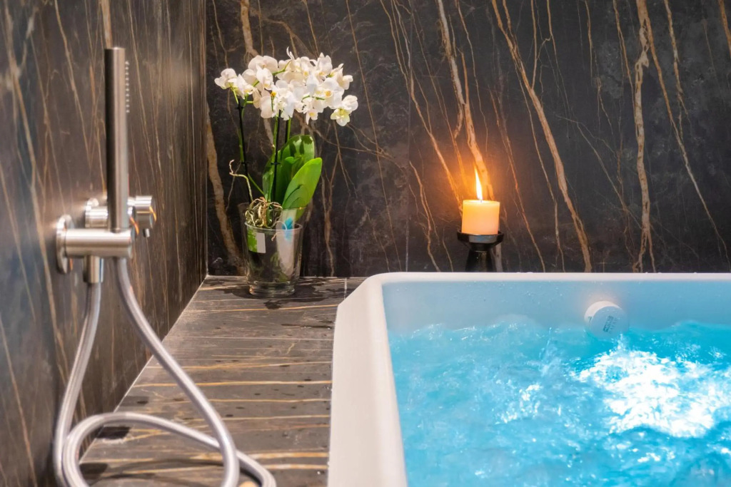 ETNEA Suite 270
