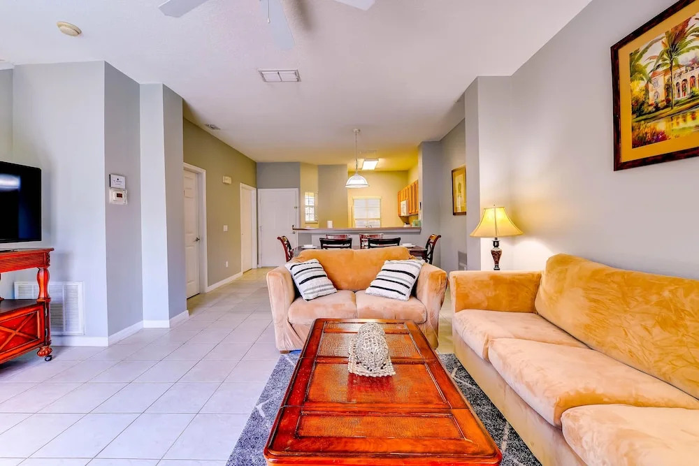 Private Pool and Enjoy all Resort Amenities Pool, gym and More!!