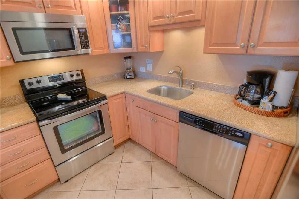 Kamaole Sands 2204 - One Bedroom Condo with Ocean View