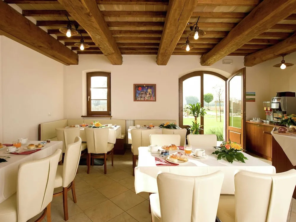 Romantic Countryside Escape