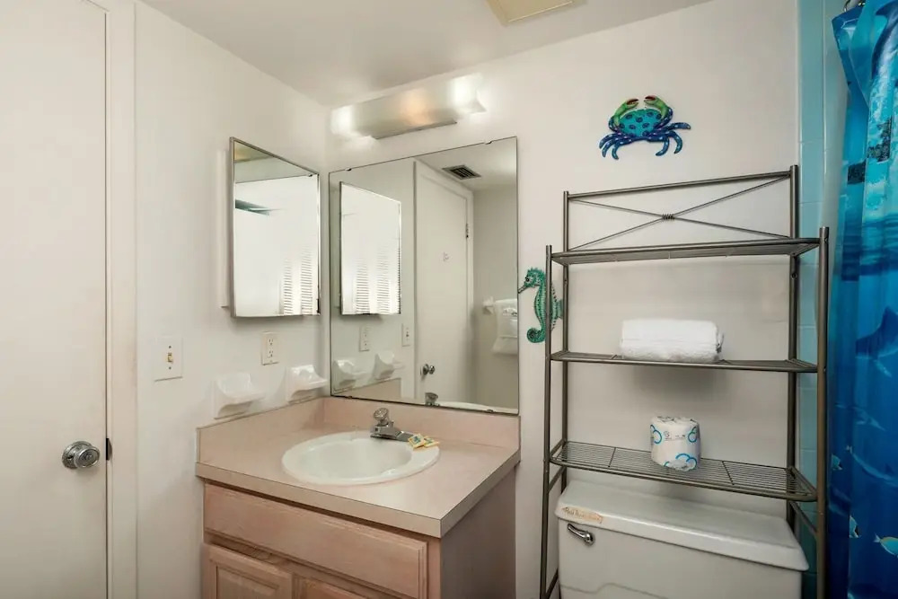 Anchorage Resort 7th Floor 2-bedroom Condo w Private Balcony Beach Access 0893