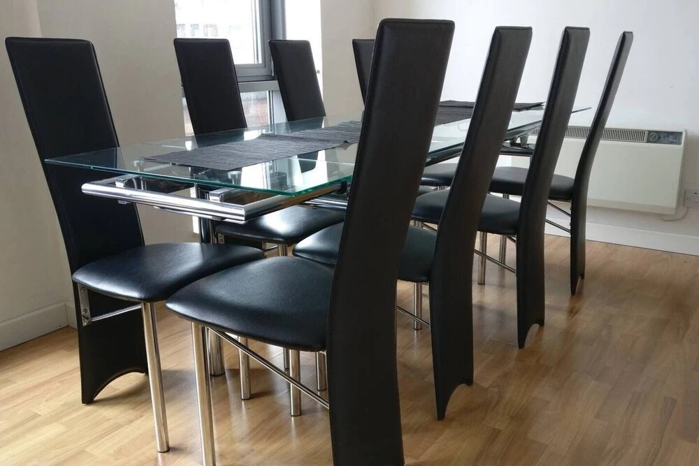 Beautiful City Centre 2-bed Apartment With Balcony