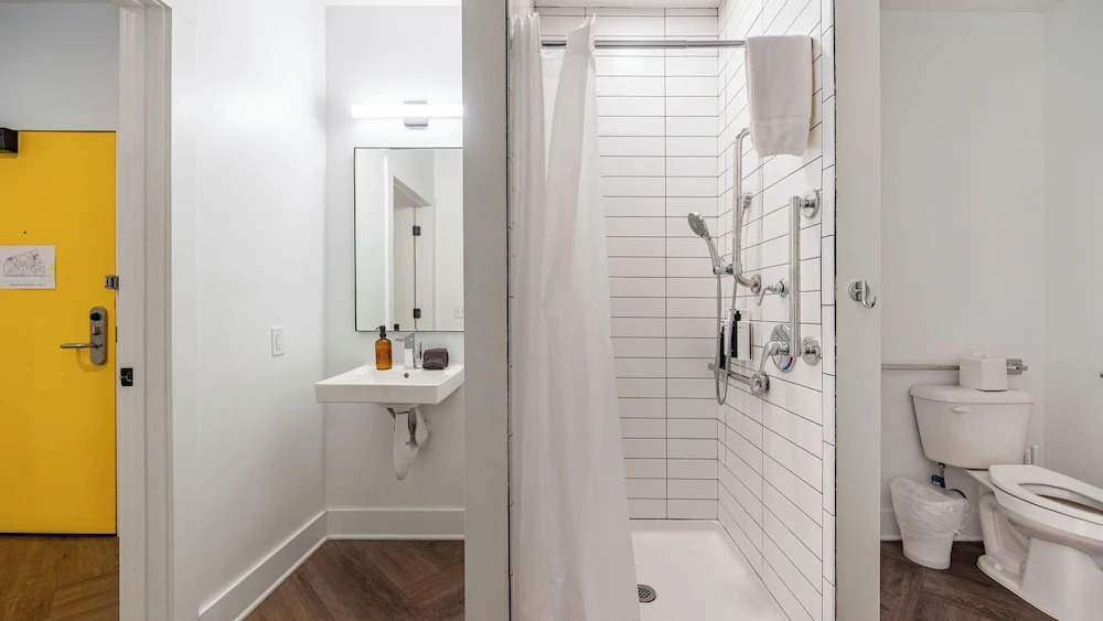 916 Main 12 Unit Buyout - 30bdrs! Prvt Two Floors