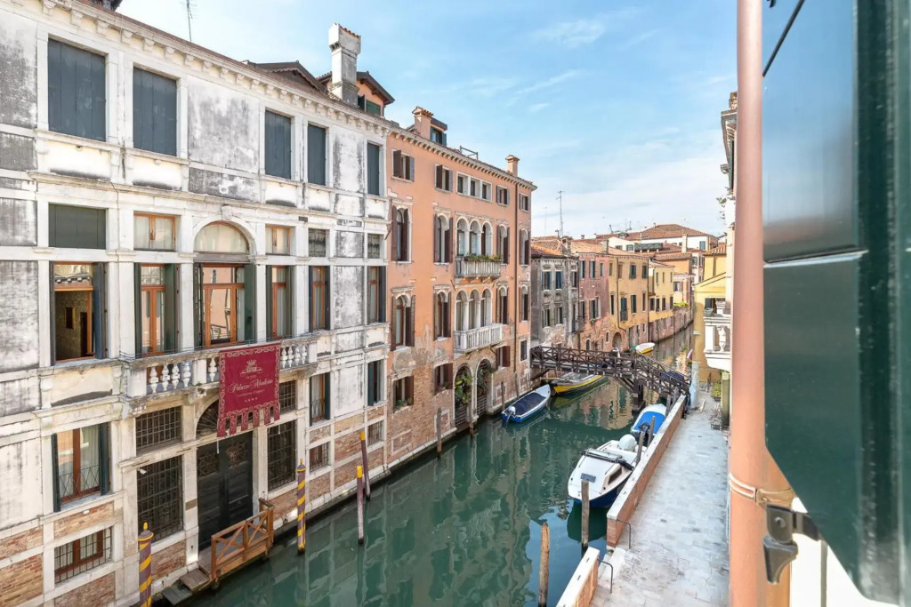 Ca Cappello Venice Apartment 1 with Canal View