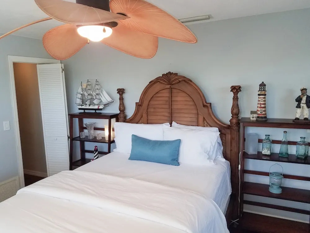 Resort-style Seminole  4 Bedroom Home