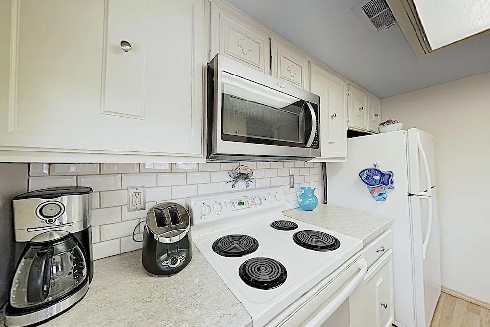 Canal-front W/ Pool & Docking, Near Beach 2 Bedroom Condo
