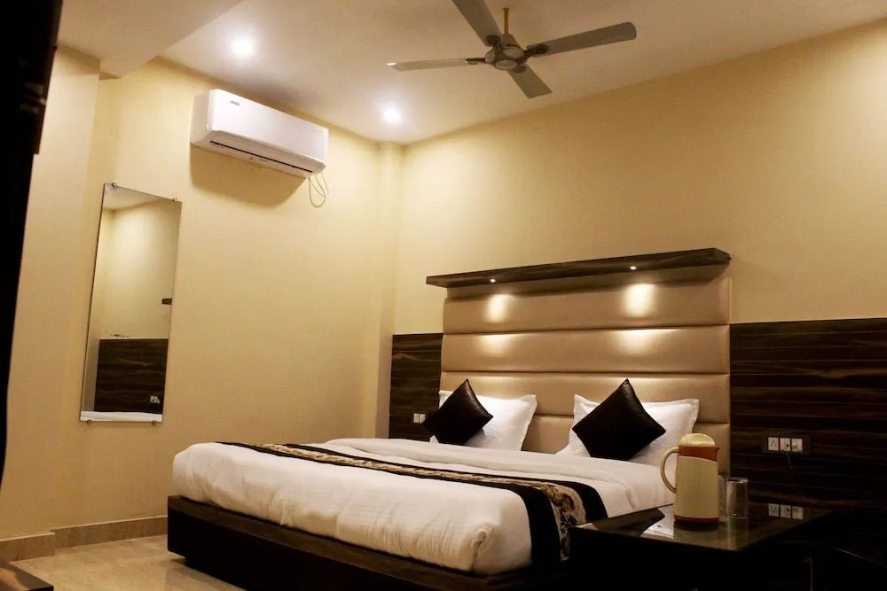 Perfectstayz Premium Ganga Heights - Ganga View rooftop cafe