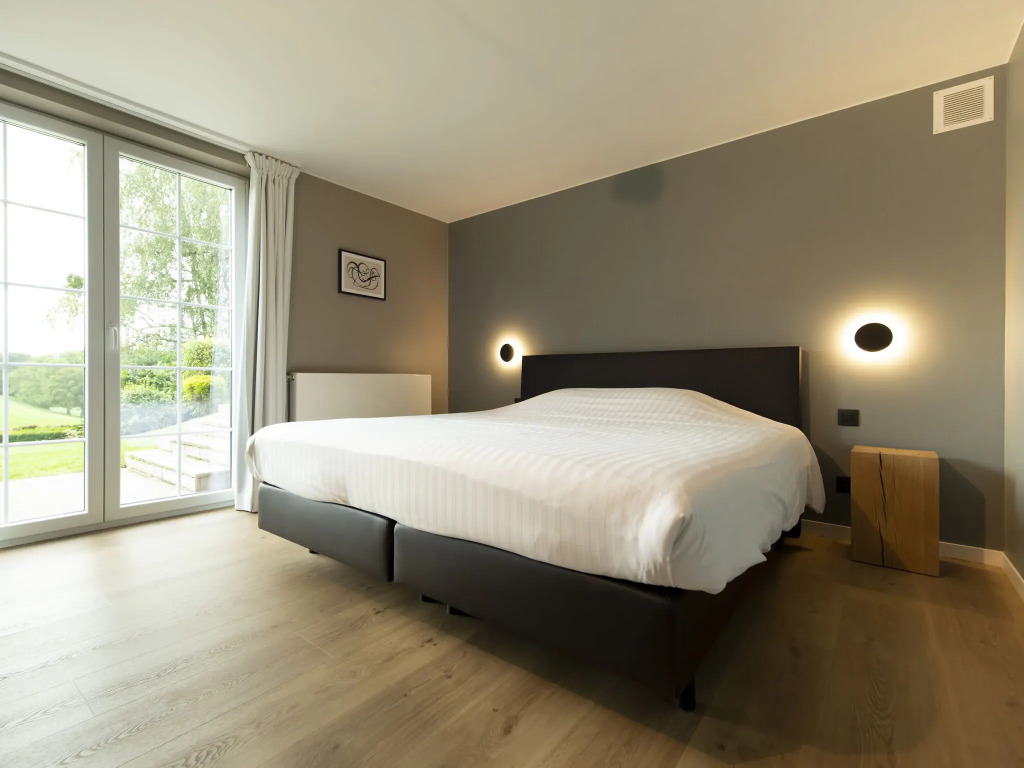 Luxury villa with heated pool, close to Maastricht and Liège