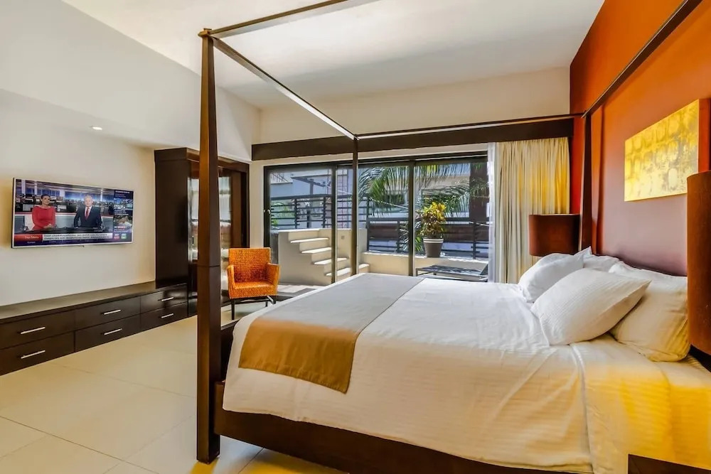 Beachfront! Luxury! 2 BR, W/ Plunge Pool. Paradise