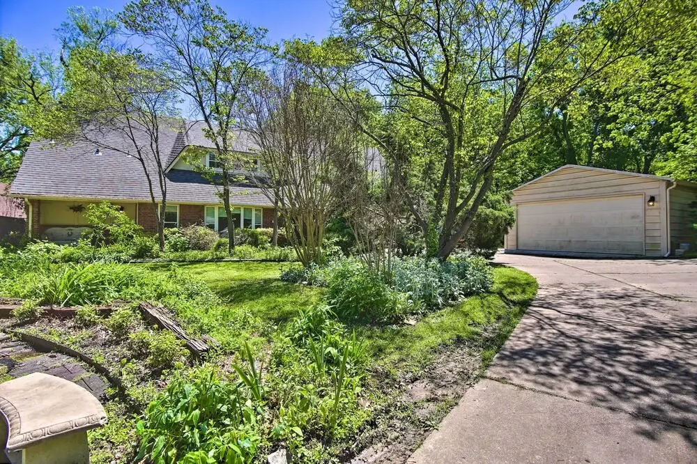 Private Home w/ Hot Tub & Patio Near Dtwn Tulsa