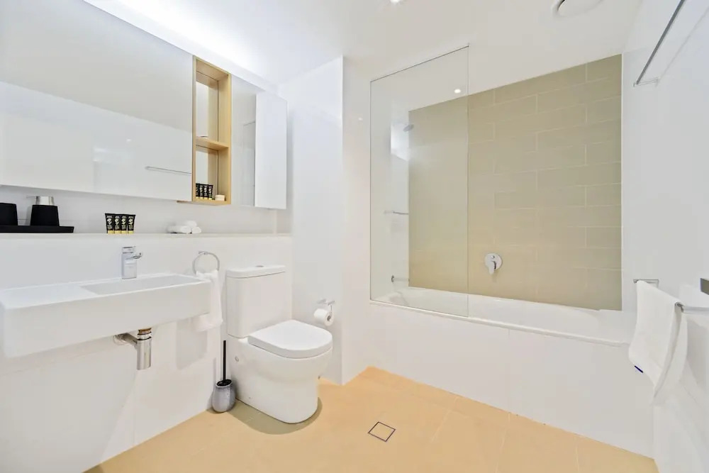 HomeHotel-Spacious Luxury Apt Next to Shopping