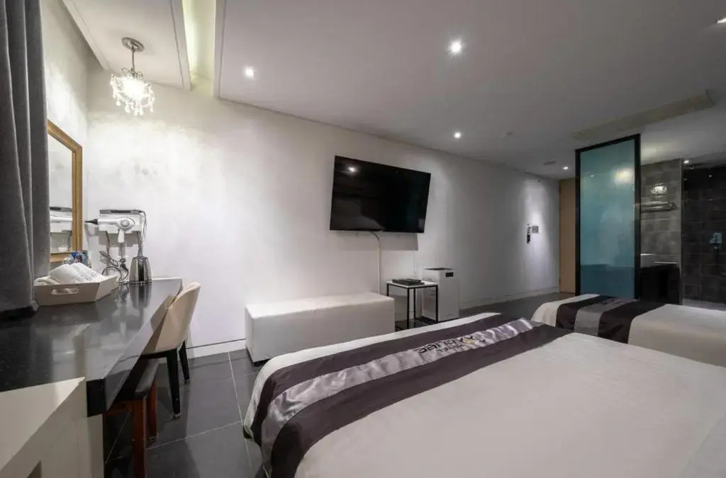 Lovely 3-BHK holiday home with free parking