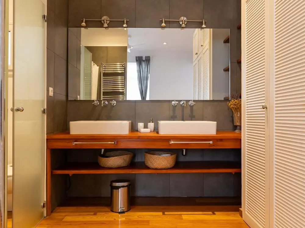 Apartamento de Tres Habitaciones con Terraza 21B