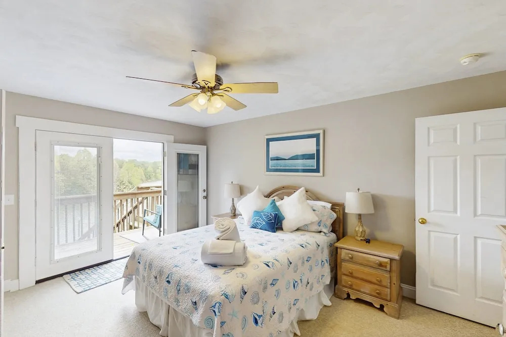 Wet Feet Retreat - Beautiful Lake House With Incredible Views and Dock