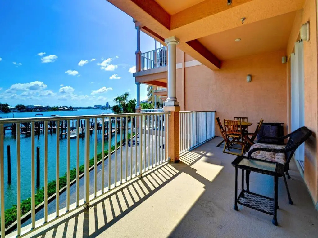 Harborview Grande 202