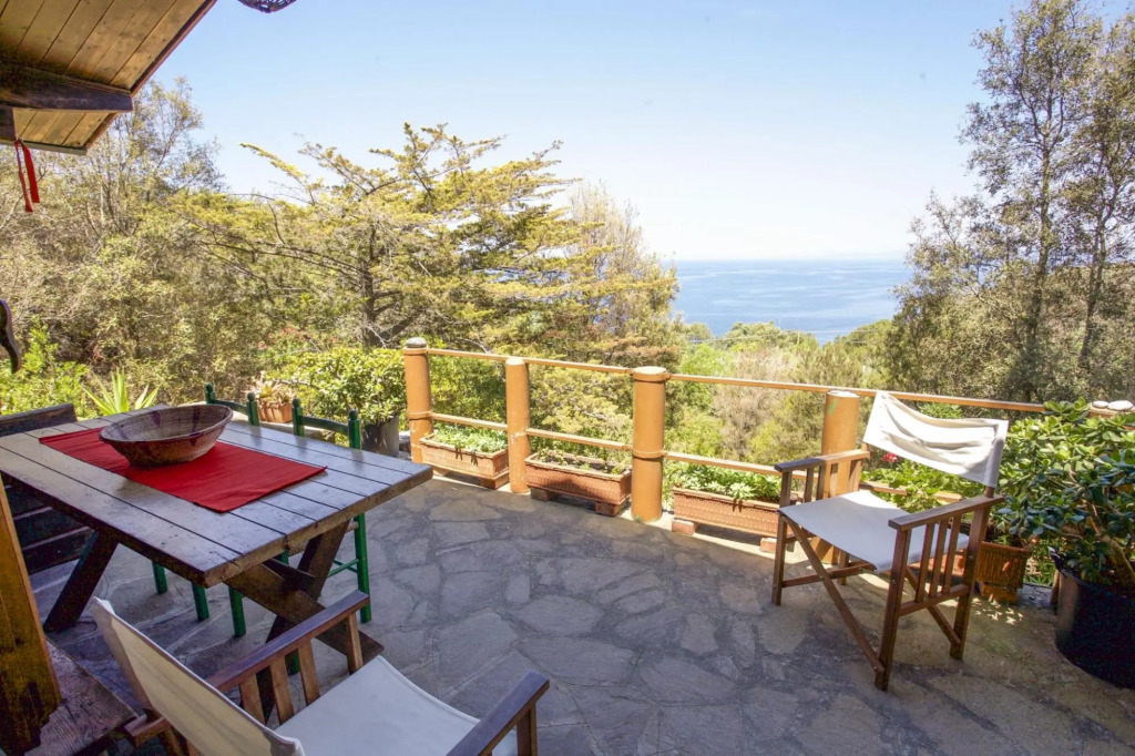 Seccione Chalet 1 Finnish pine cottage with outdoor area overlooking the sea-CHALET SECCIONE 1