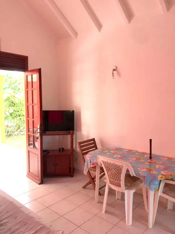 House With 2 Bedrooms in Saint-françois, With Pool Access, Furnished Garden and Wifi - 3 km From the Beach