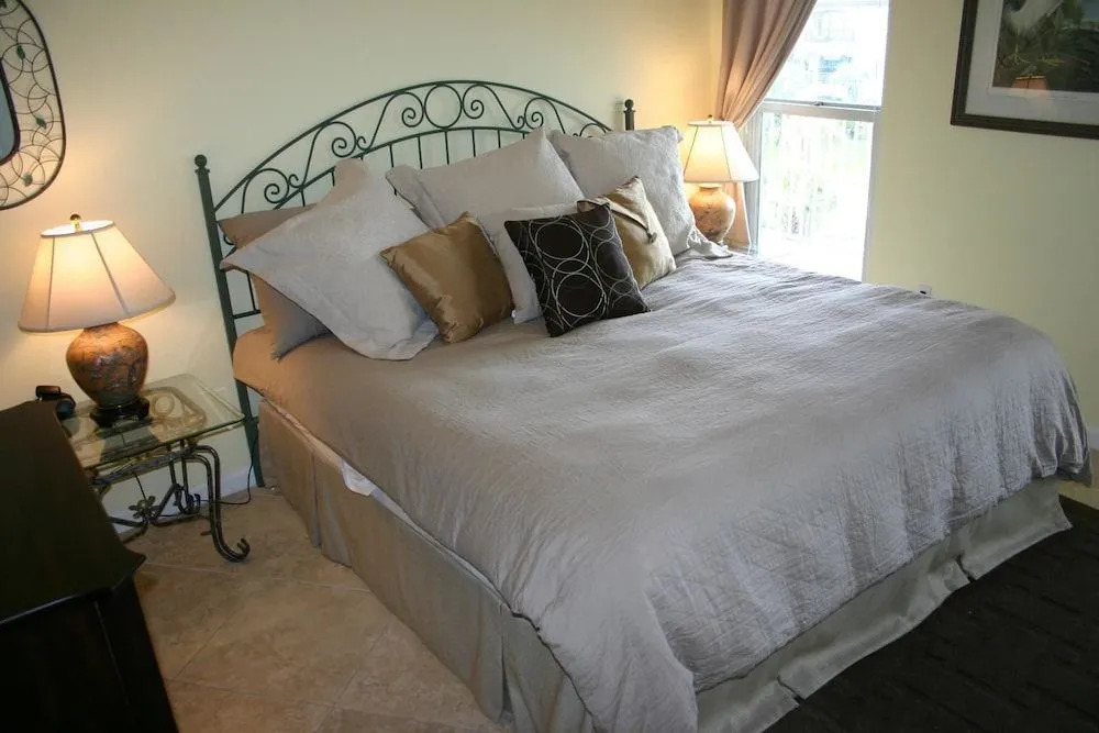 Crescent Condominiums 3 Bedroom Apartment by BnD