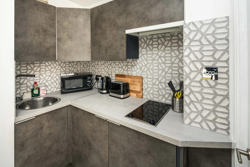 NEW Sleek & Modern Studio in the Heart of Chelsea