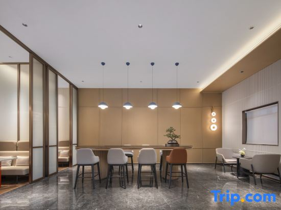 Holiday Inn Express Shenzhen Baolong Metro Station by IHG