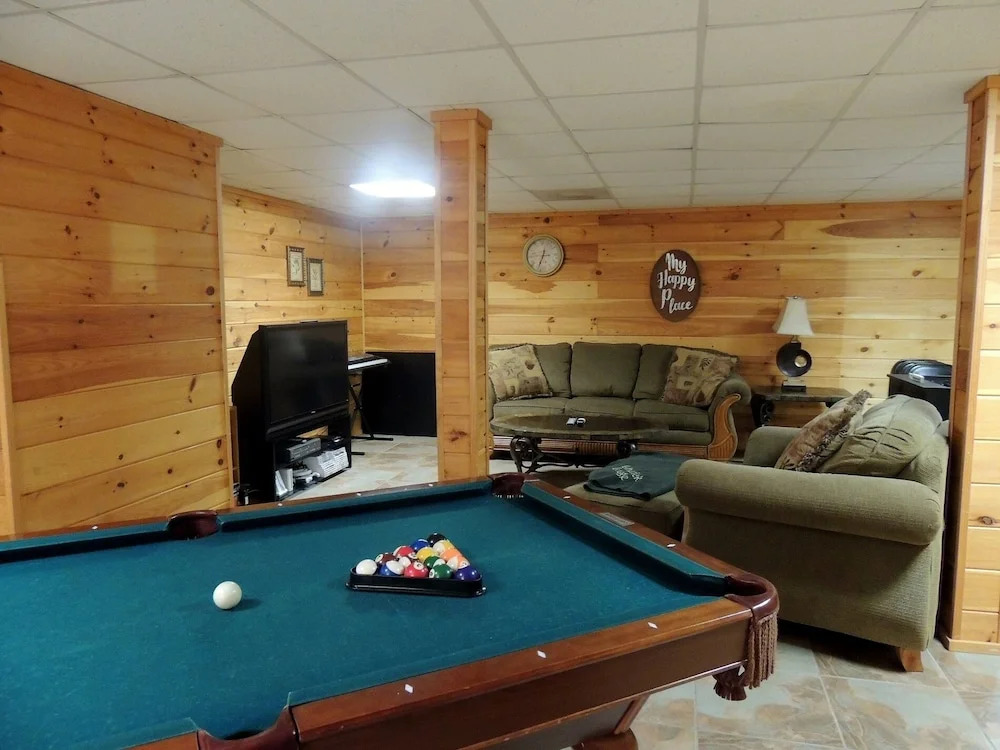 Limerick Lodge 3 Bedrooms 3.5 Bathrooms Cabin