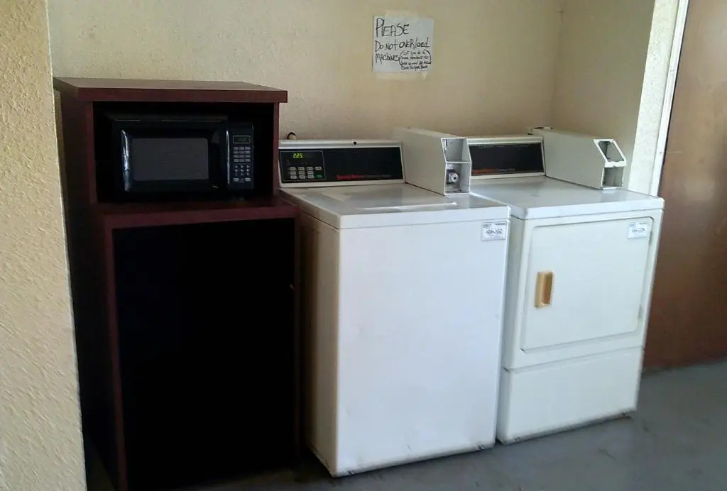 Metro Inn & Suites