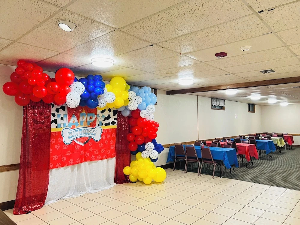 Hometown Inn & Suites