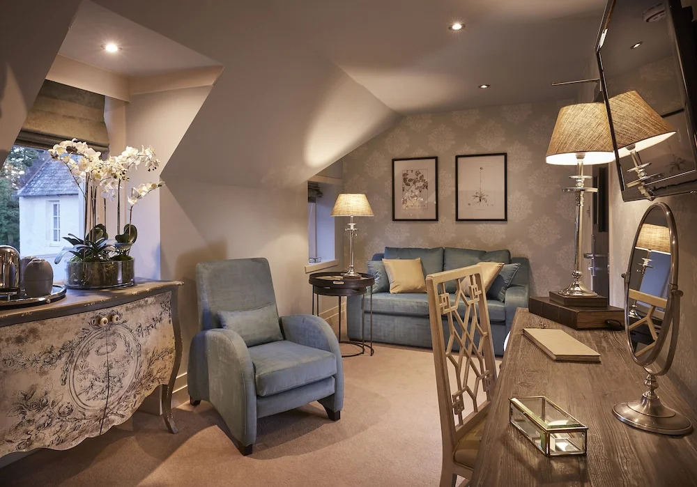 Cairn Lodge