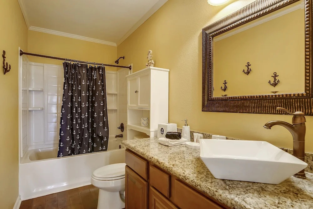 Beach Retreat 4 Bedrooms 2.5 Bathrooms Home