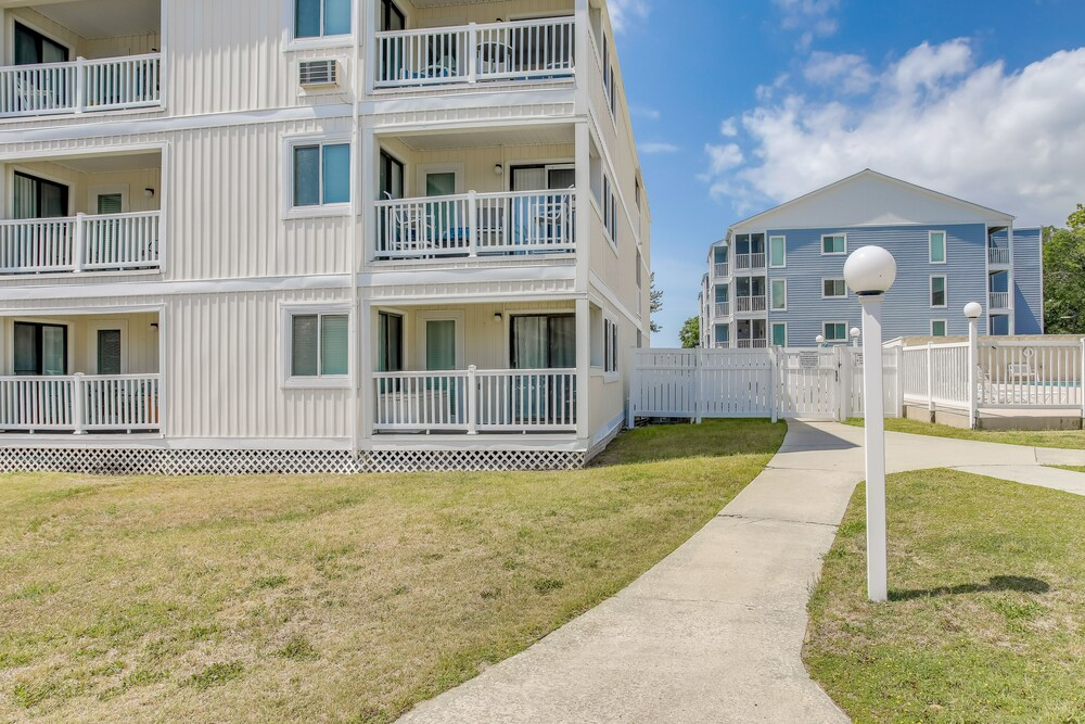 Myrtle Beach Condo w/ Balcony + Ocean Views!