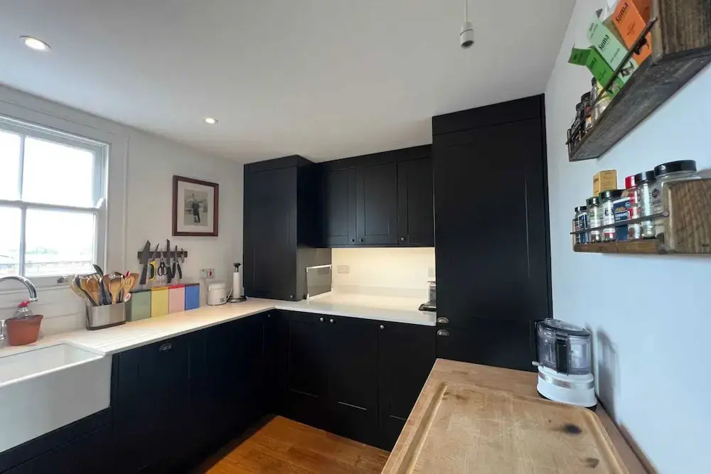 Bright 1 Bedroom Apartment in Hackney Near Colombia Road