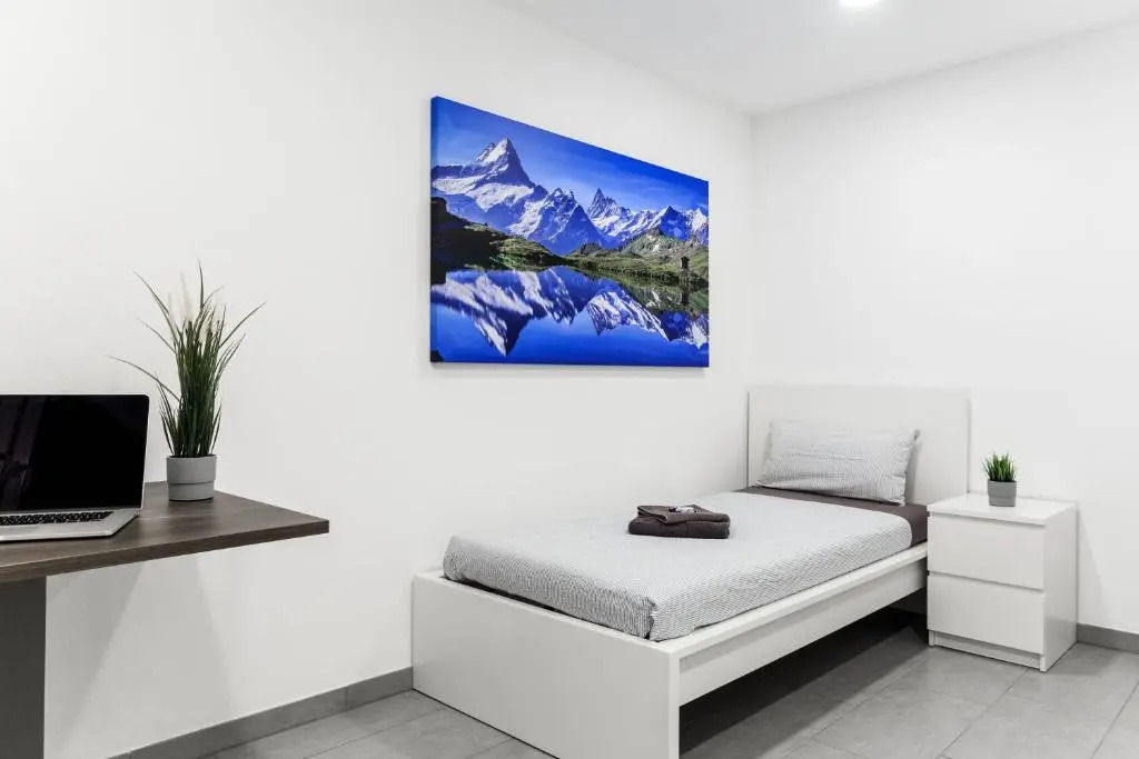 Apartment Westend mit 4-Zimmern, Aussenbereich und eigenem Parkplatz
