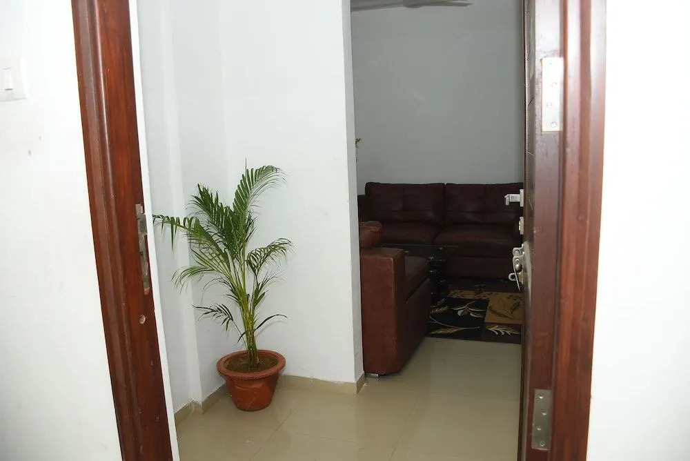 JK Rooms 132 Parkland Service Apartment