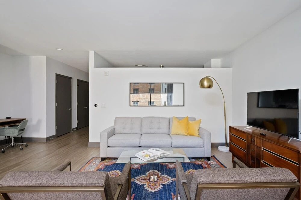 THE GRAND - Modern DT Apts with Free Parking by Zencity
