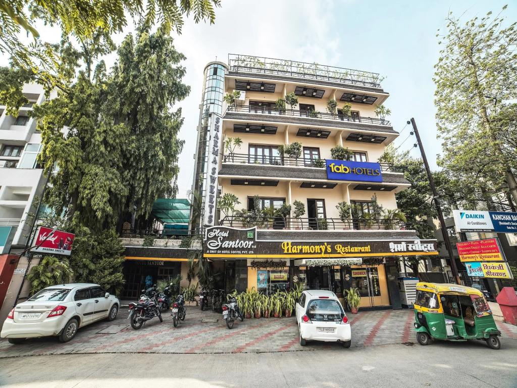 Fabhotel Santoor - Geeta Bhawan Square