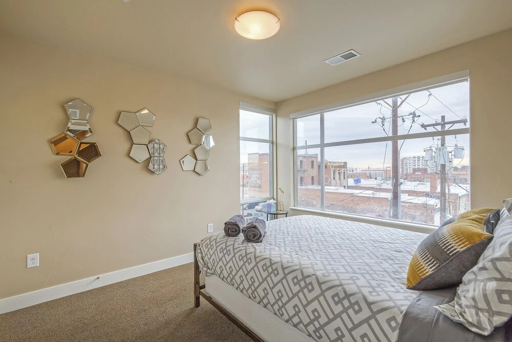 Swanky Downtown Loft! City Views! Sleeps 10!