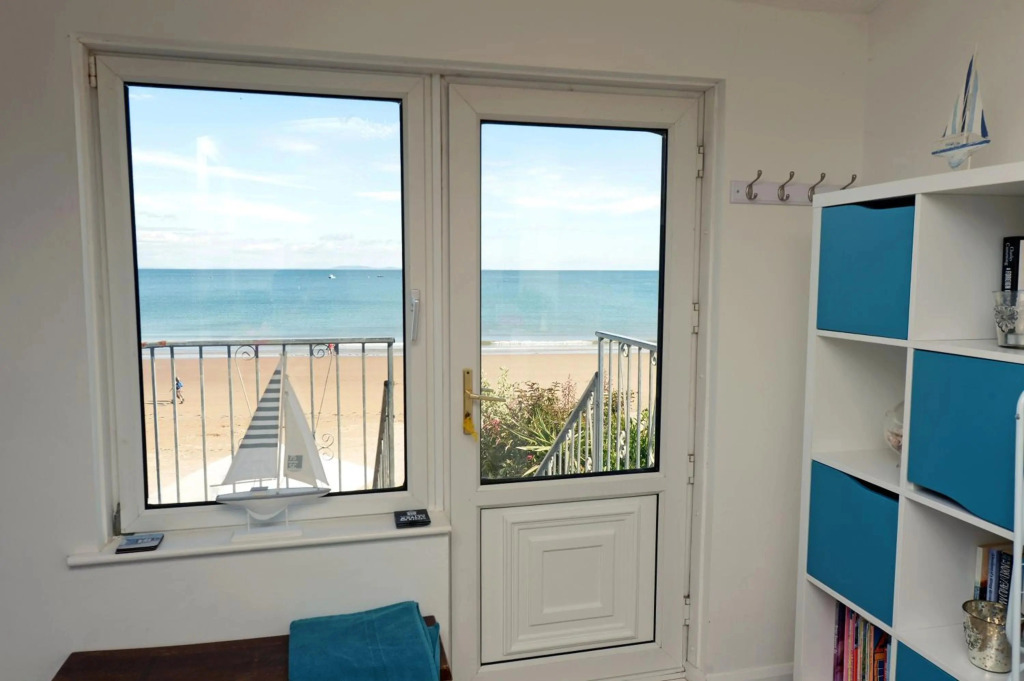 Gone to the Beach - Luxury Cottage Sea Views Direct Access to Beach Pet Friendly