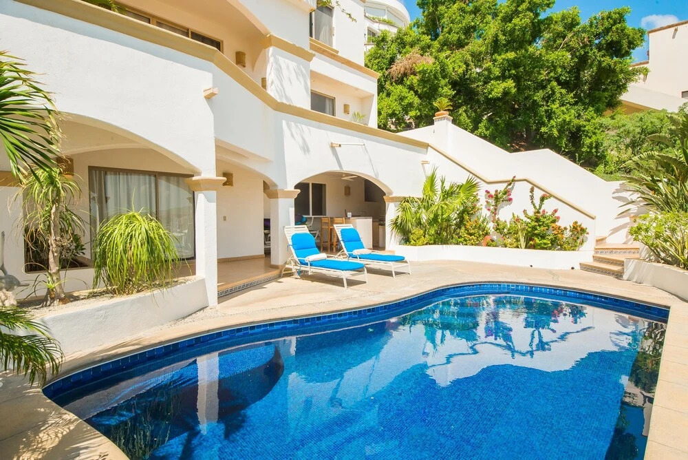 Steps From Downtown & Marina, 6 Bedrooms for 14 People; Villa Victoria