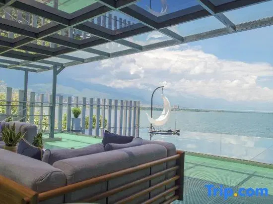 Dali Sugar Sea View Hotel (Erhai Park High-Speed Rail Station Branch)