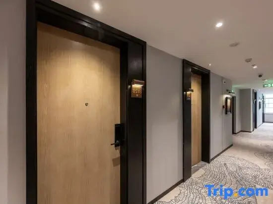 Super8 Hyatt  Hotel (Daxinghuangcun Railway Staion Subway Station Store)