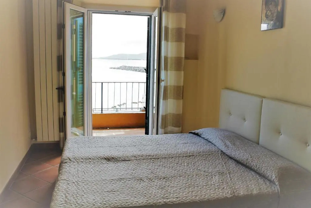CASA LA MARINELLA SUL PORTO