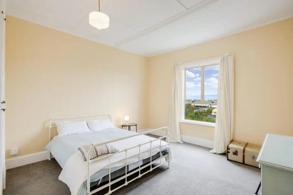 Views on Colenso - Napier Holiday Home