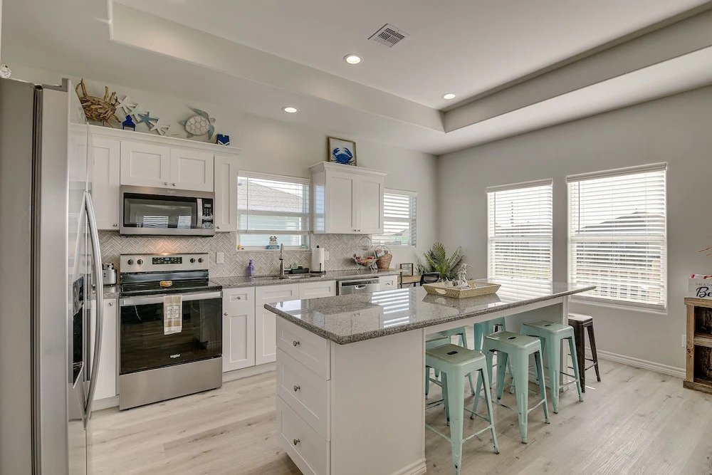 Crystal Beach Home w/ Covered Patio: Pets Welcome!