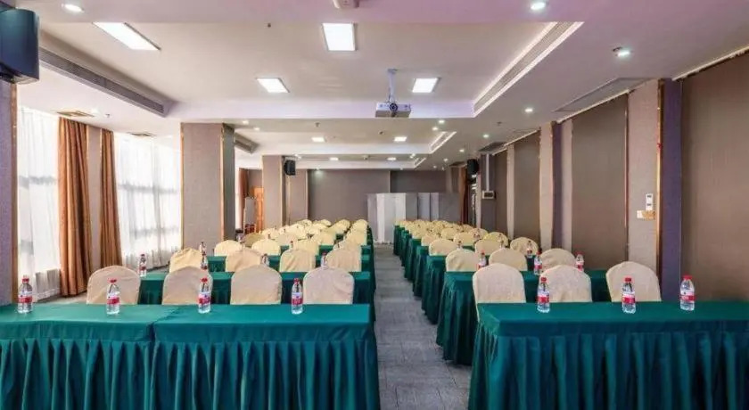 Vienna Hotel(Guangzhou North Railway Station Huaguoshan Subway Station Store)
