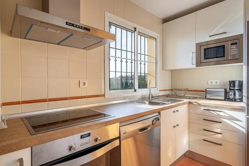 Bright Apartment with Sea View and Terrace Ref 53
