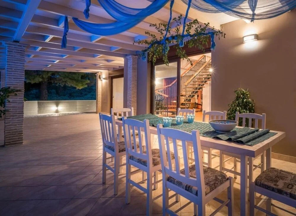Castelli Luxury Villa 4-bedroom Villa With Private Pool