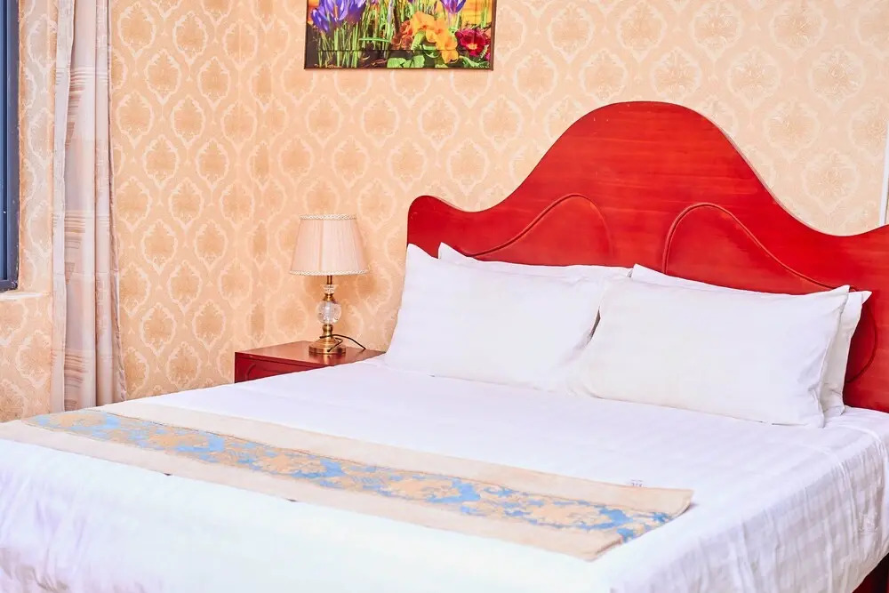 white Palace Hotel