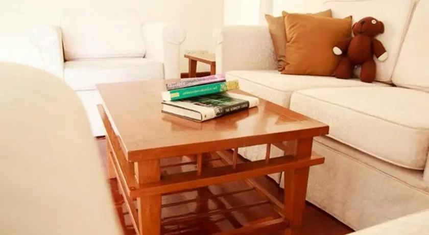 Ritratana Apartment