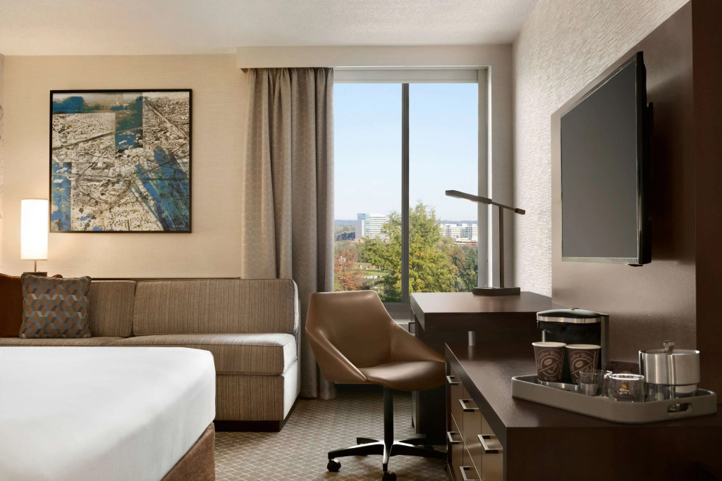 DoubleTree by Hilton McLean Tysons